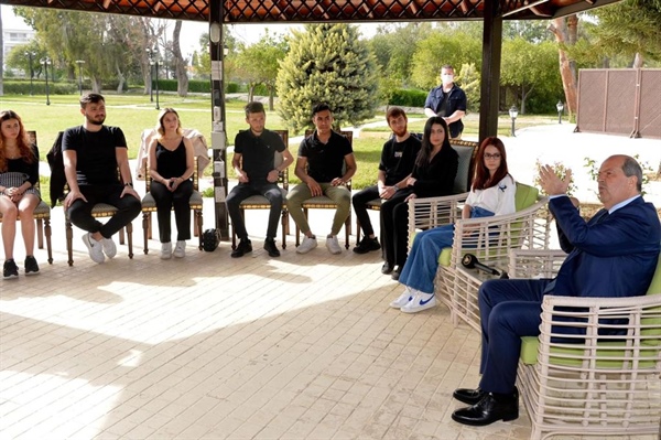 Cumhurbaşkanı Ersin Tatar, LAÜ’de öğrenim gören gençlerle söyleşi gerçekleştirdi