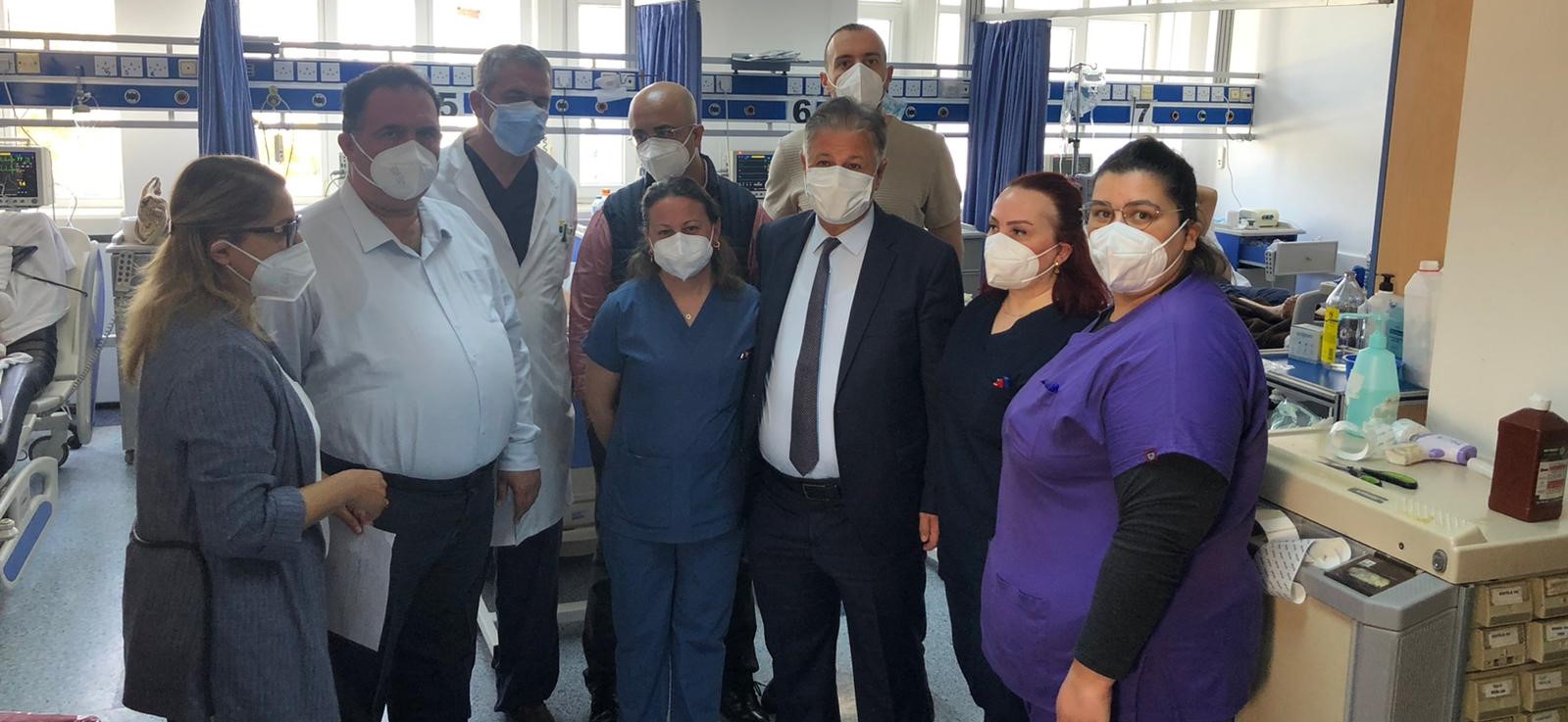 Bakan Pilli, Burhan Nalbantoğlu Hastanesi Kardiyoloji ve Yoğun Bakımda incelemelerde bulundu 