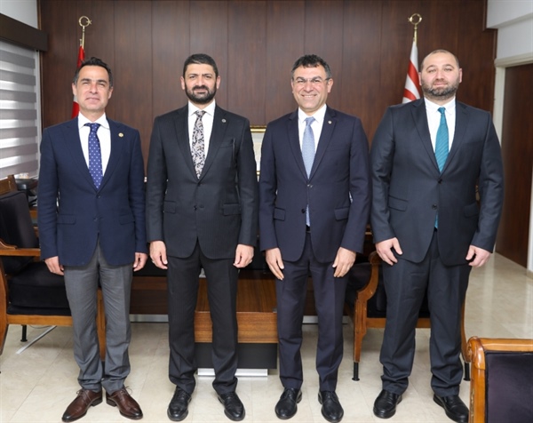 Maliye Bakanı Atun, Kuzey Kıbrıs Turkcell heyetini kabul etti