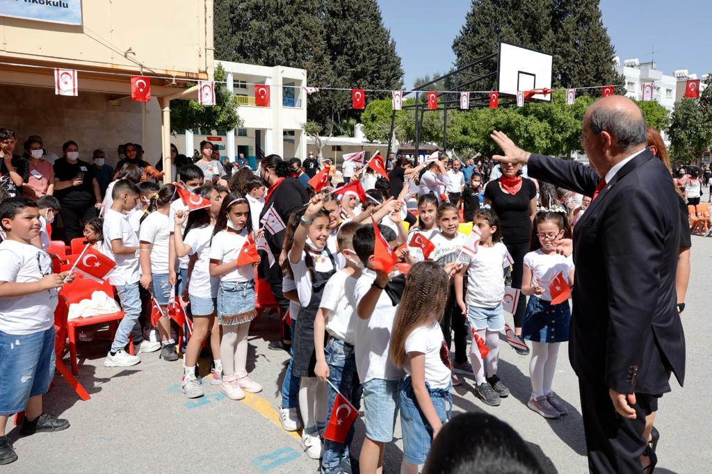 Cumhurbaşkanı Tatar, Şht. Tuncer İlkokul’’ndaki 23 Nisan etkinliğine katıldı