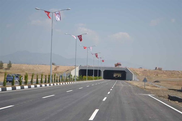 Ercan Havalimanı Akıncılar Yolu yarın kısmen kapalı olacak