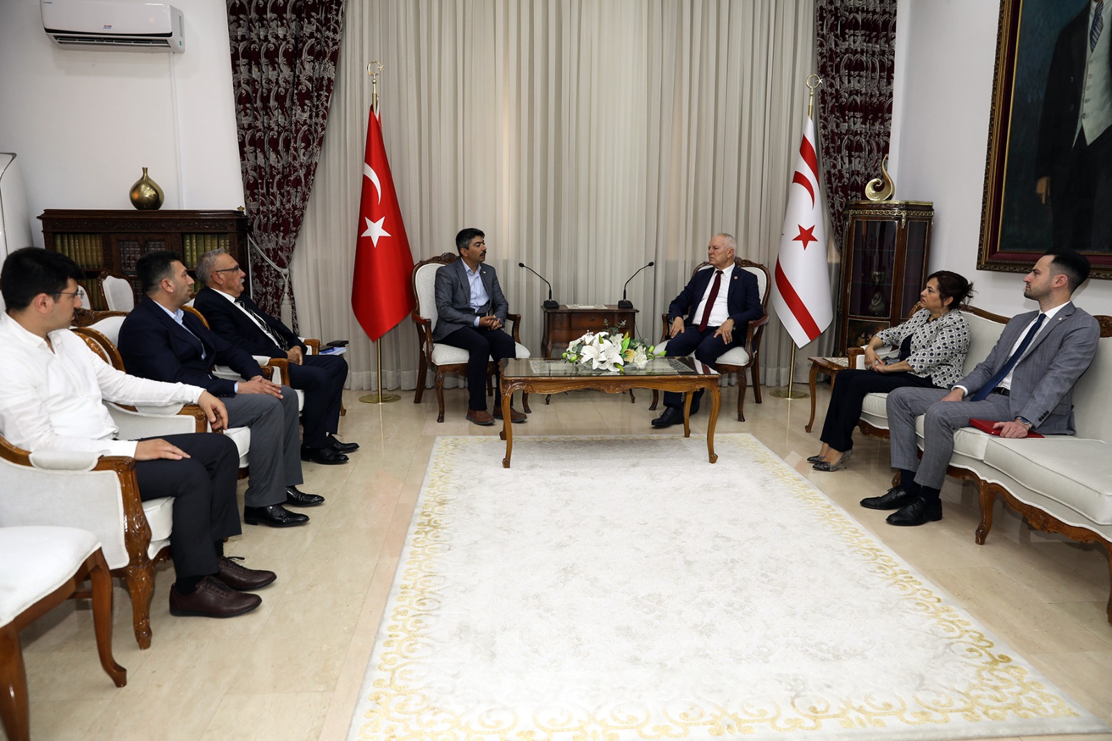 Töre, Hayrat Vakfı heyetini kabul etti