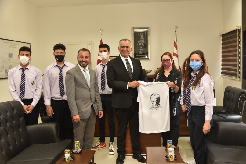 Milli Eğitim Bakanı Çavuşoğlu, 20 Temmuz Fen Lisesi heyetini kabul etti