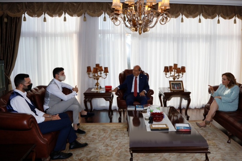 Cumhurbaşkanı Tatar, genç sanatçı Kemal Behçet Caymaz’ı kabul etti