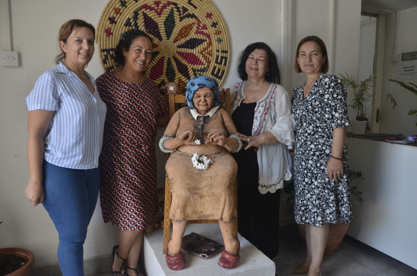 Kültür Dairesi konuklarını Semral Öztan’ın “Yasemin Dizen Nine” heykeli ile karşılayacak