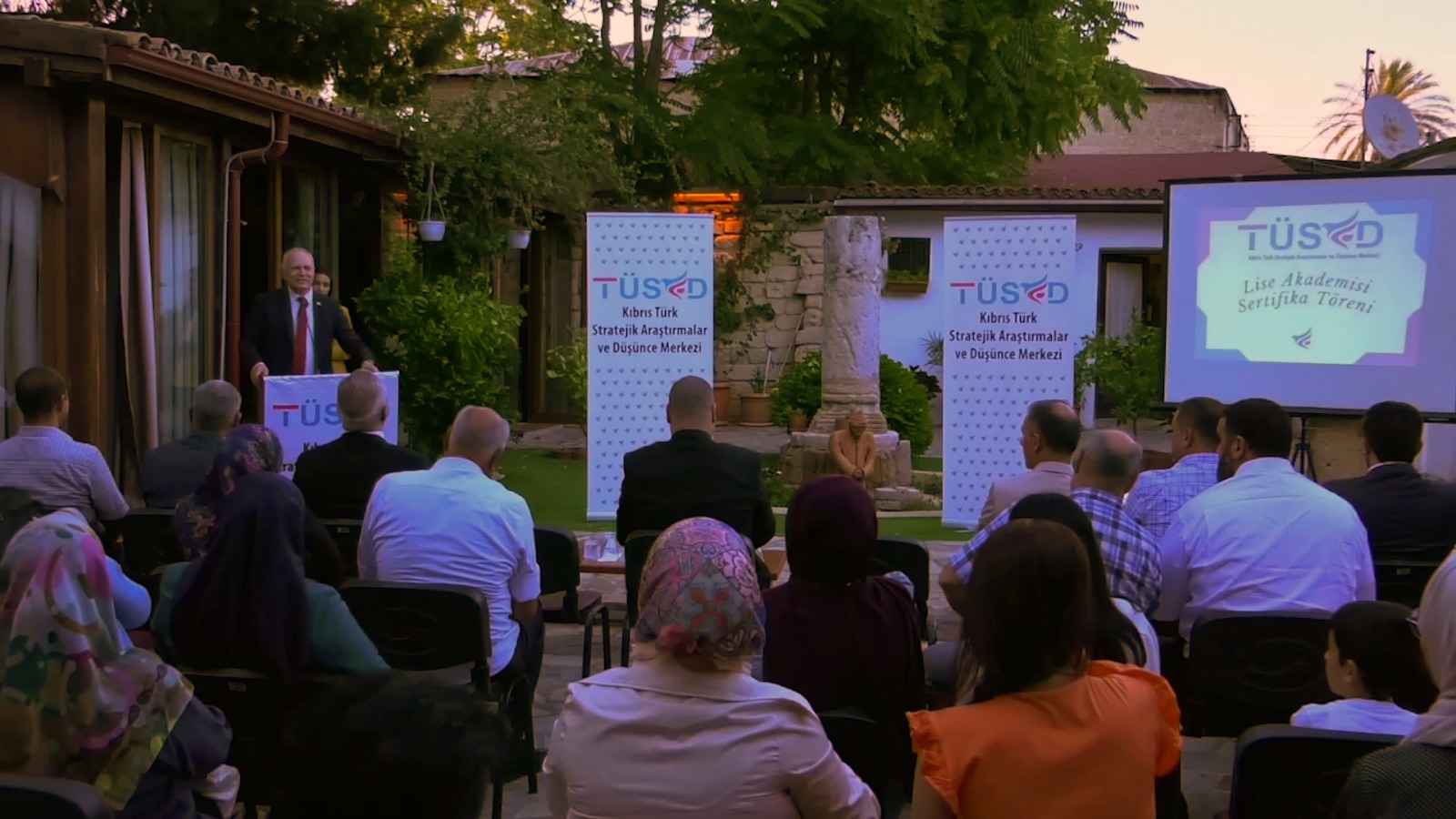 Töre, Stratejik Araştırmalar ve Düşünce Derneği sertifika törenine katıldı