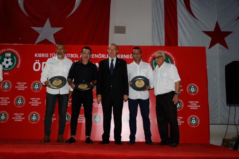 Cumhurbaşkanı Tatar, KTFAD’nin  düzenlediği yılın başarılı antrenörleri ödül gecesine katıldı