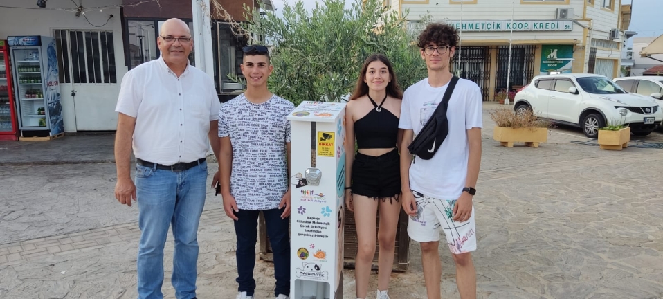 Cittaslow Mehmetçik Çocuk Belediyesi’nden sokak hayvanları için mamamatik 