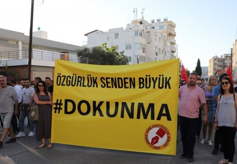 Gazeteciler Birliği’nin “Özgürlük için 24 Saat” eylemine CTP ile Hak-Sen’den destek