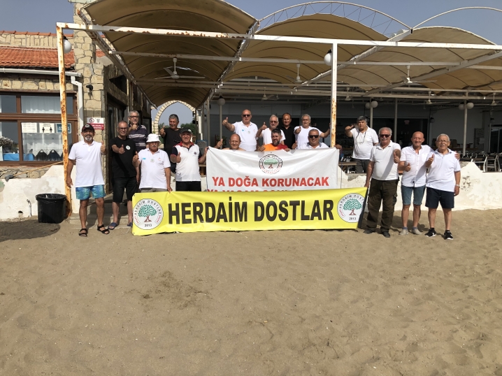 Herdaimdostlar iklim krizine dikkat çekmek için yürüdü