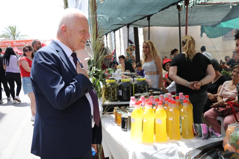 Töre, Ceviz Festivali ve Güzelyurt açık pazarı ziyaret etti