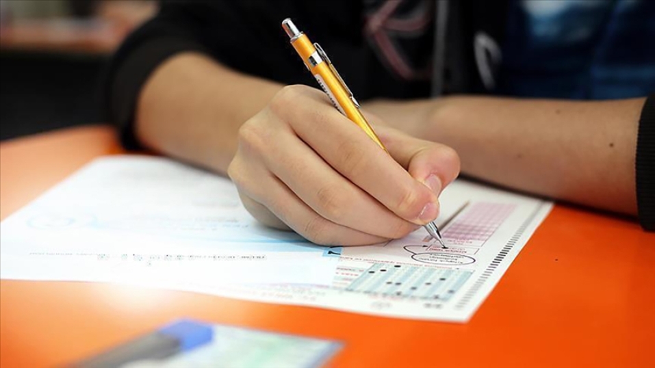 YKS’nin üçüncü oturumu Yabancı Dil Testi başladı