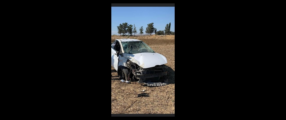Direksiyon hakimiyetini kaybetti, yoldan çıkıp takla attı