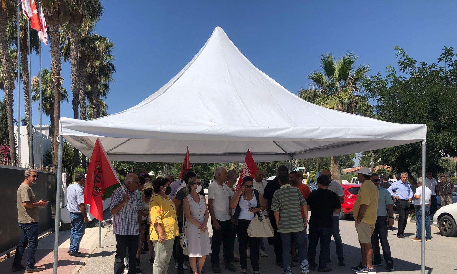 CTP Başbakanlık önünde çadır kurdu