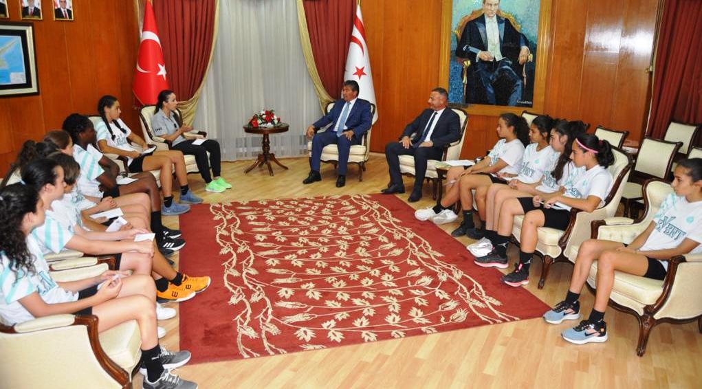 Başbakan Üstel, Levent Koleji Kız Basketbol Takımı oyucularını kabul etti:Gençlerimizin başarısı hepimizi gururlandırdı