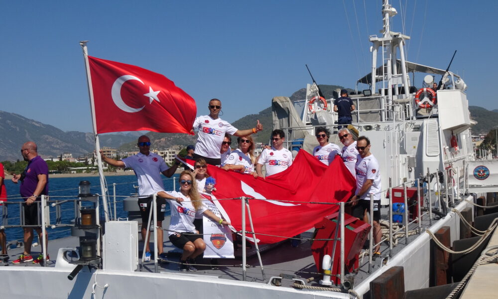 Kürşad Tüzmen ile 7 sporcu Kuzey Kıbrıs Türk Cumhuriyeti’ne yüzüyor