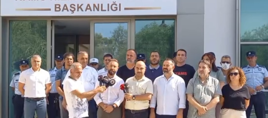 4 Sendika Kamu Hizmeti Komisyonu önünde eylem yaptı