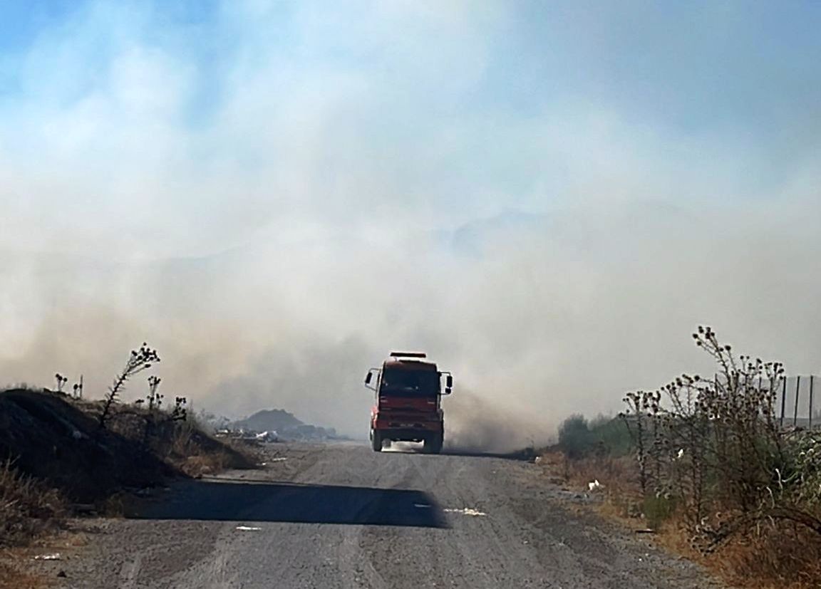 Haspolat’ta çöplük alanda yangın