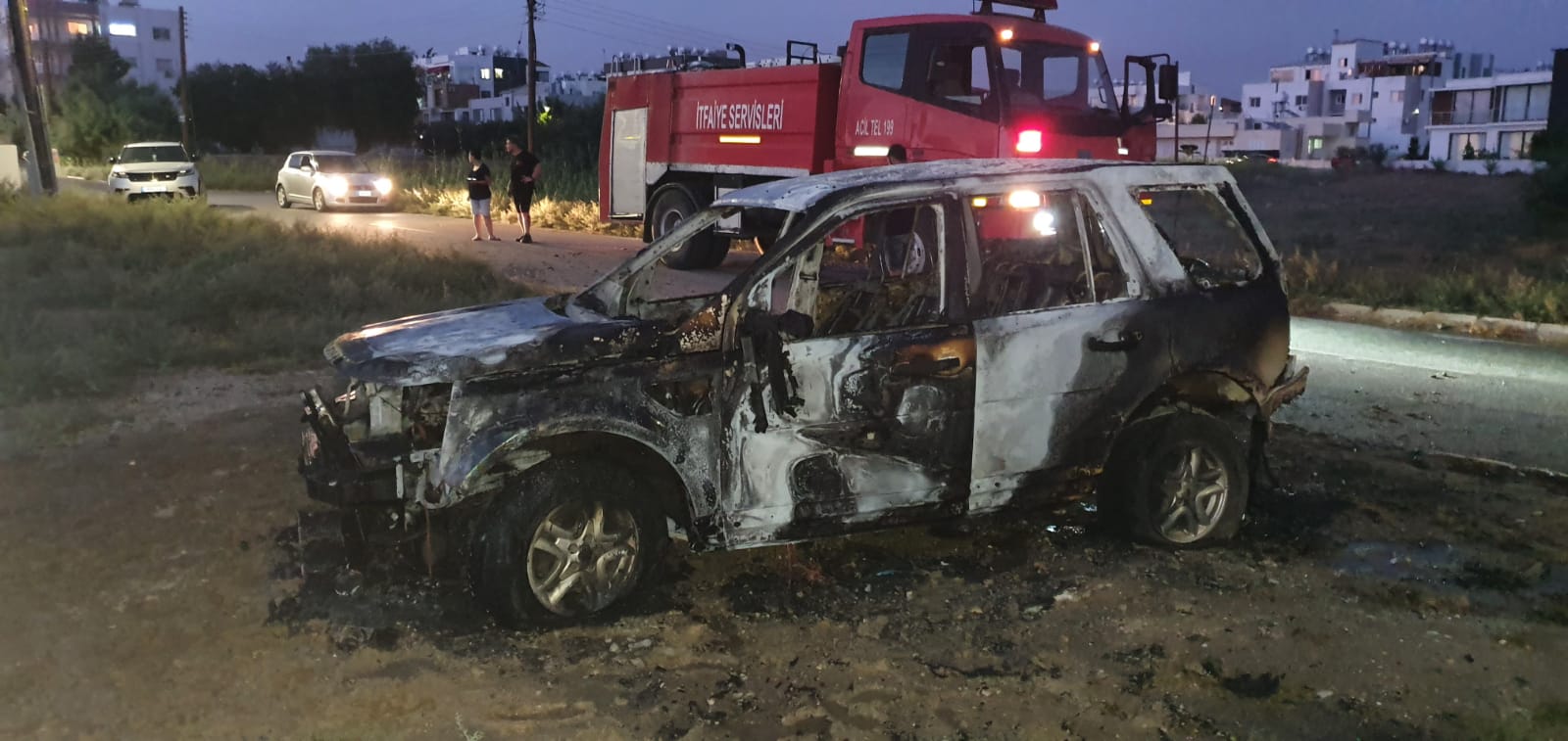 Gönyeli’de seyir halindeki araç alev aldı