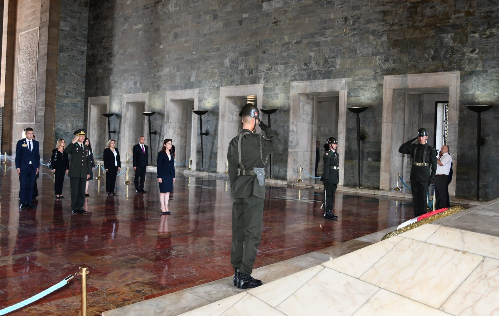 Bakan Altuğra Anıtkabir’i ziyaret etti