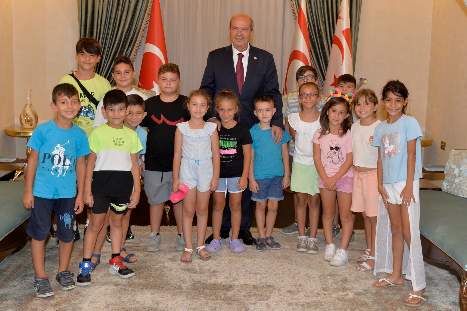 Cumhurbaşkanı Tatar, Dört İşlem Eğitim Merkezi öğrenci ve öğretmenlerini kabul etti