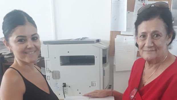 Şair Özyanıklar, kitabından elde ettiği geliri KHYD’ye bağışladı