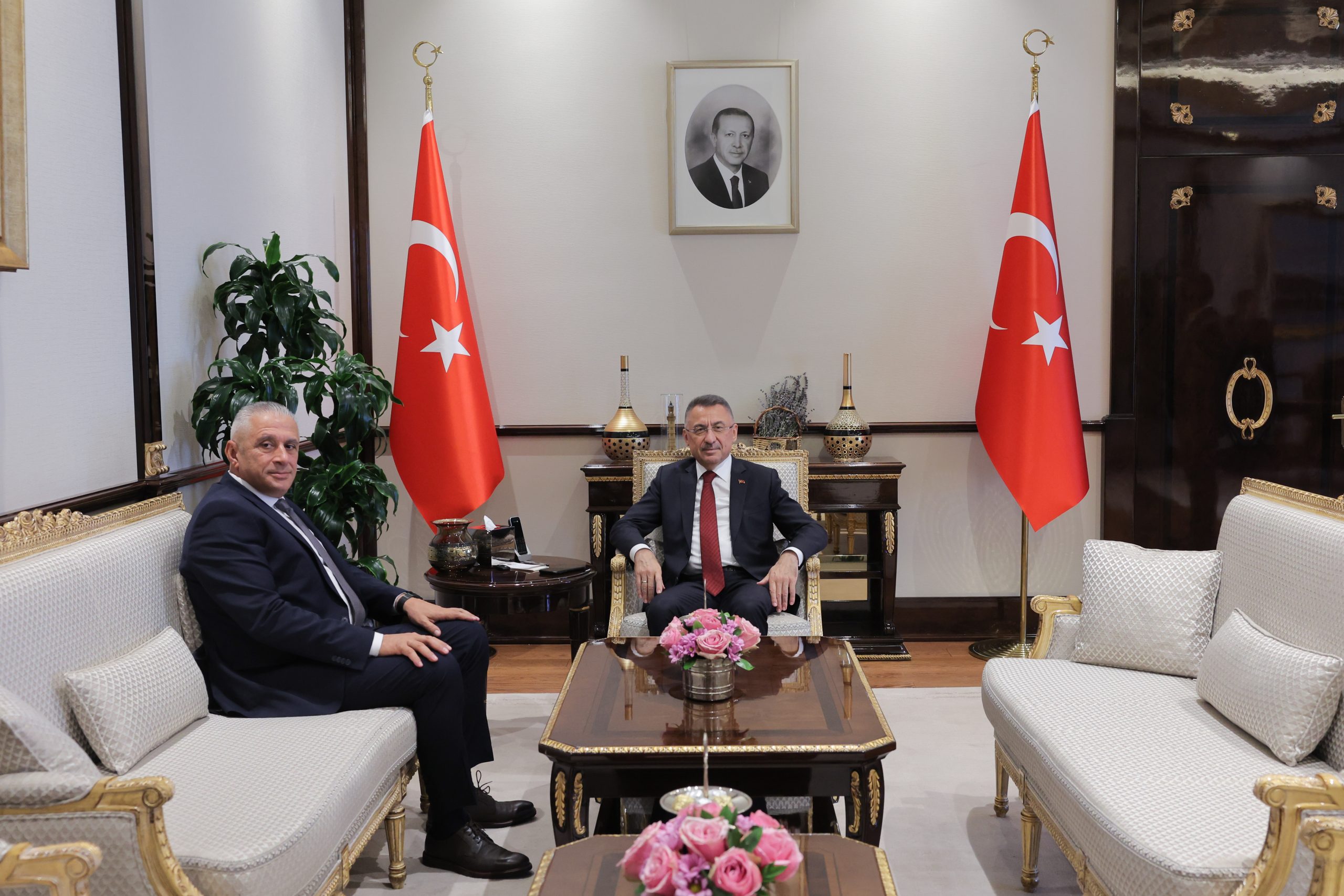 TC Cumhurbaşkanı Yardımcısı Oktay, Çalışma ve Sosyal Güvenlik Bakanı Taçoy’u kabul etti