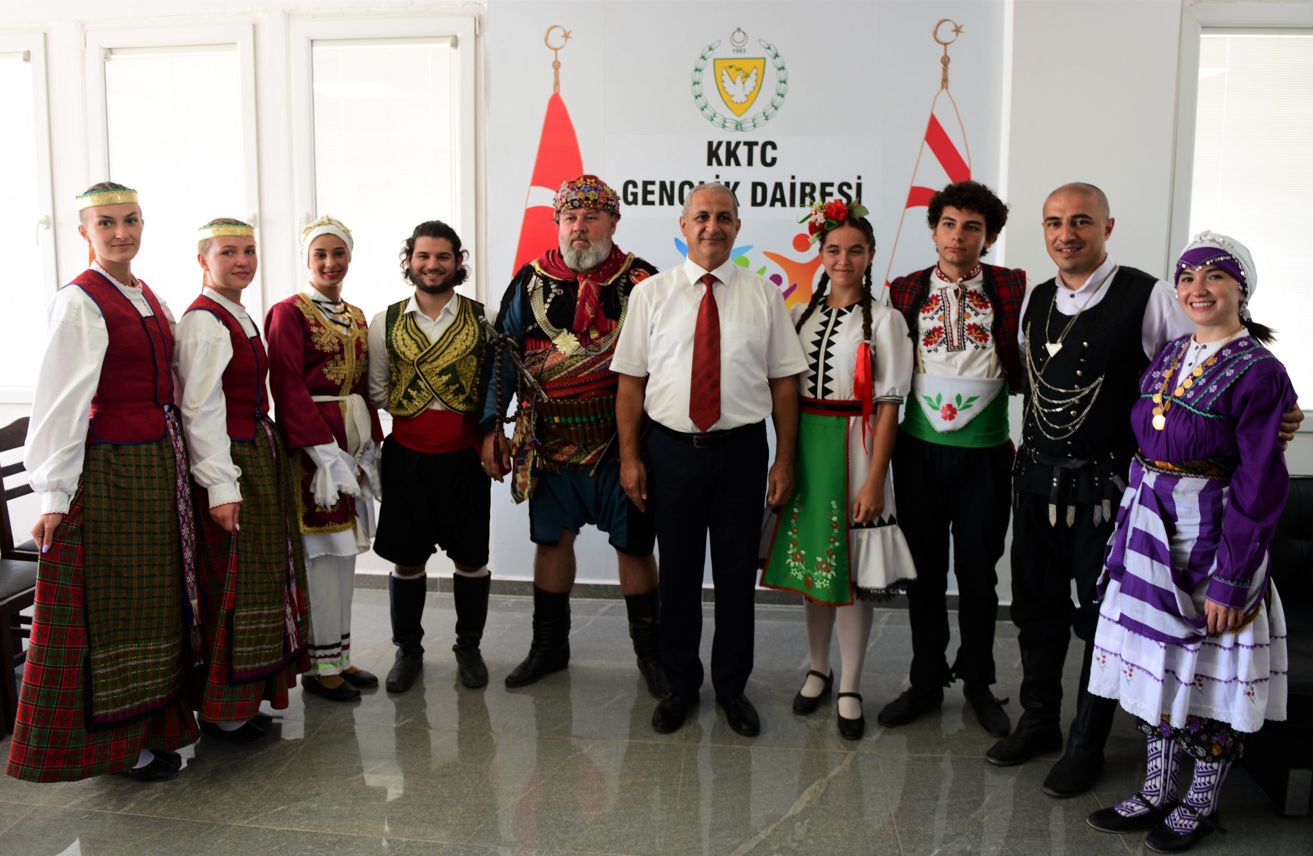 Gençlik Dairesi Müdürü Özsaygın, konuk halk dansları ekiplerini kabul etti