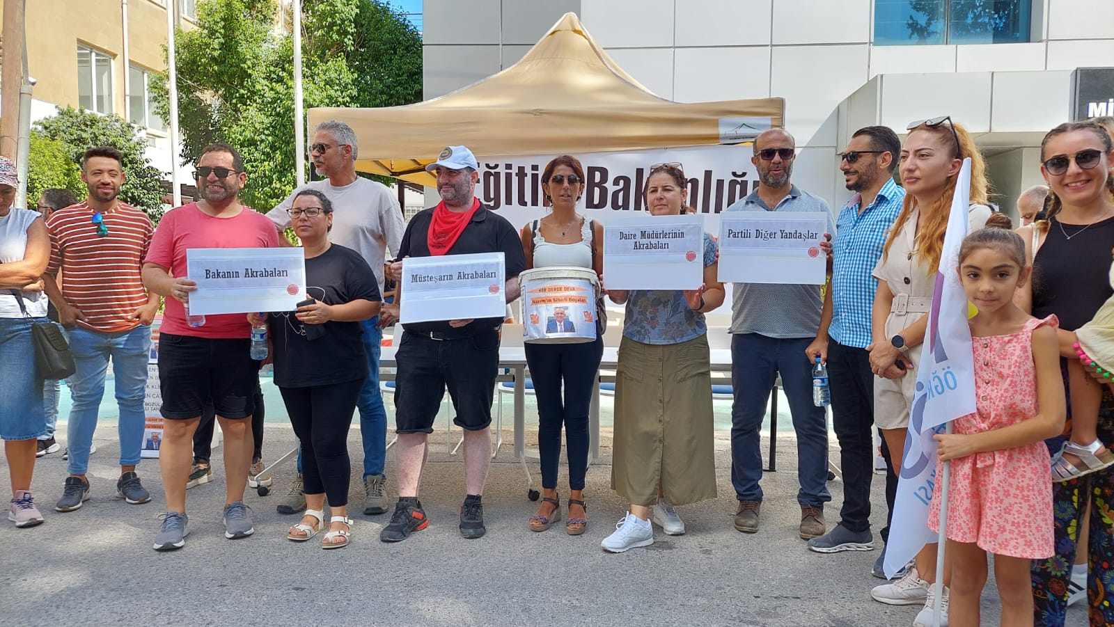 Öğretmen sendikaları bakanlık önünde eylemde