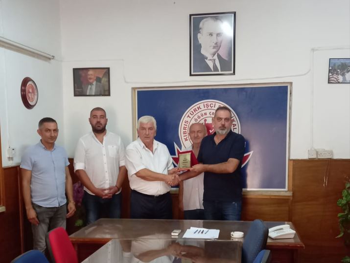 Türk-Sen toplantı salonuna “Bayram Karaman” ismi verildi