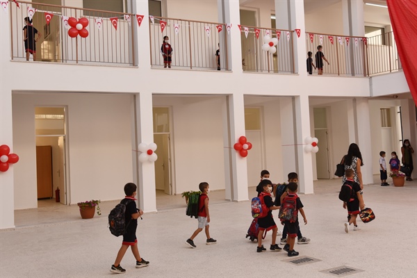 İlkokullarda bugün ders başı yapıldı
