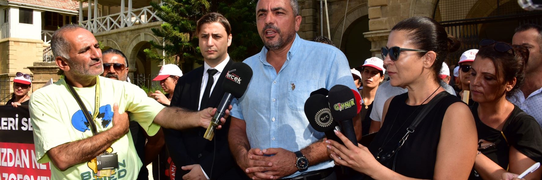 Kamu-İş’te örgütlü hademeler Girne Kapısı’ndan Mahkemeler önüne yürüdü