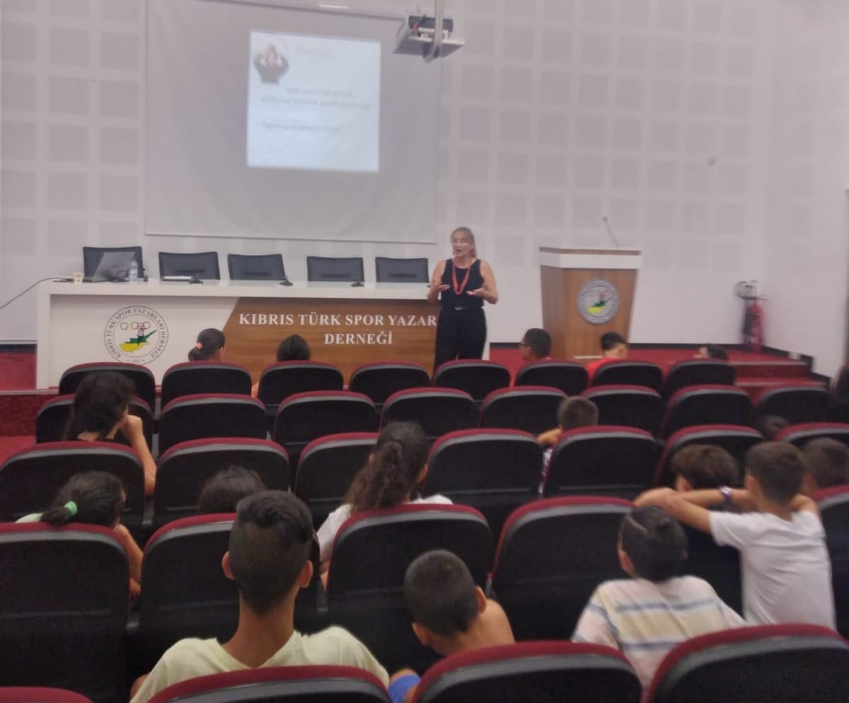 Halk Sağlığı Haftası kapsamında “Stres ve Öfke Kontrolü” adlı seminer yapıldı