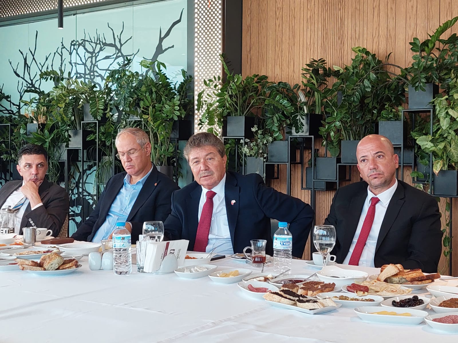 Başbakan Üstel:Kıb-Tek konusunda Sayıştay raporunu bekliyoruz. Kabinede değişiklik olmayacak