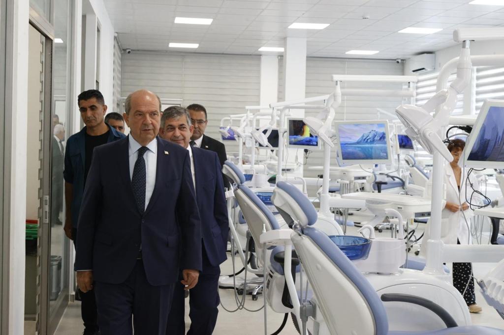 Cumhurbaşkanı Ersin Tatar, LAÜ’yü ziyaret etti