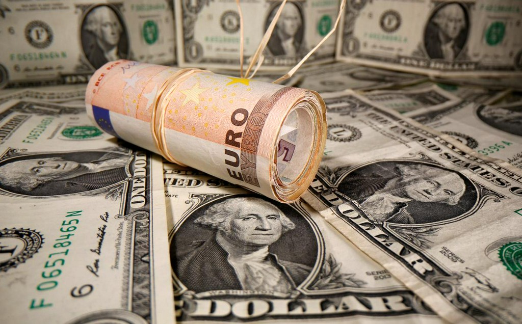 Euro 18,21 liradan, sterlin 21,17 liradan güne başladı