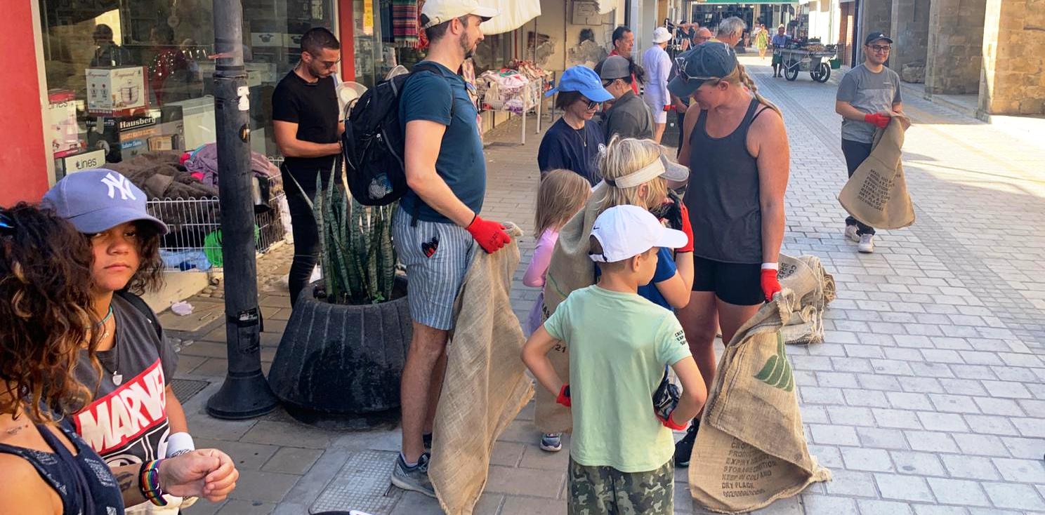 Çevre gönüllüleri Lefkoşa’da temizlik etkinliği düzenledi