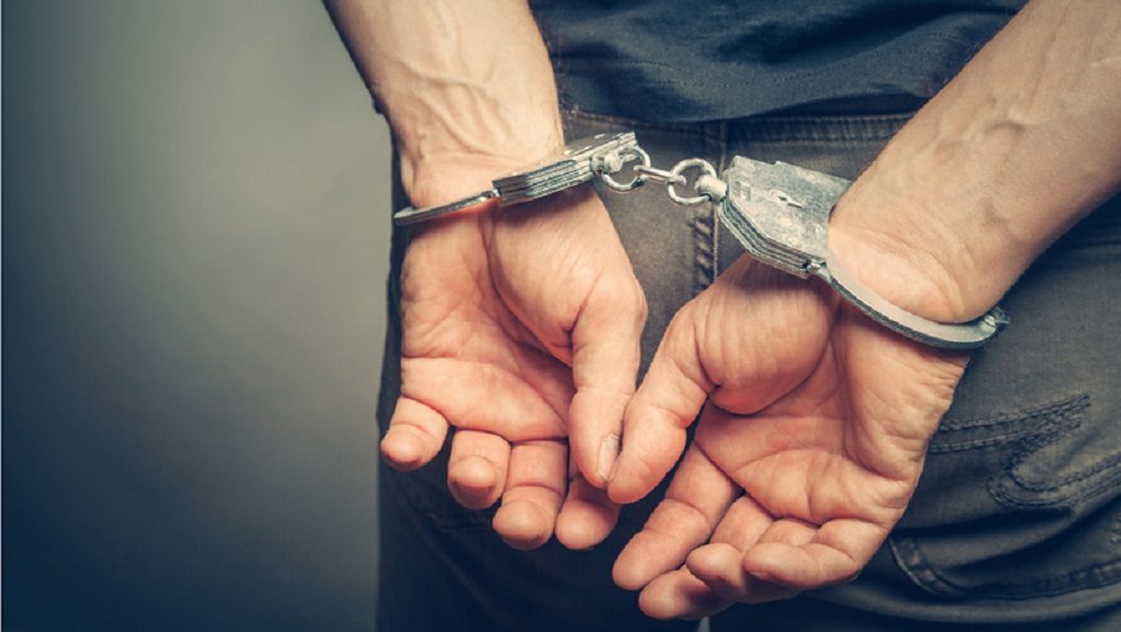 Lefkoşa Surlariçi’nde 9 aracın dikiz aynalarını kıran kişi tutuklandı