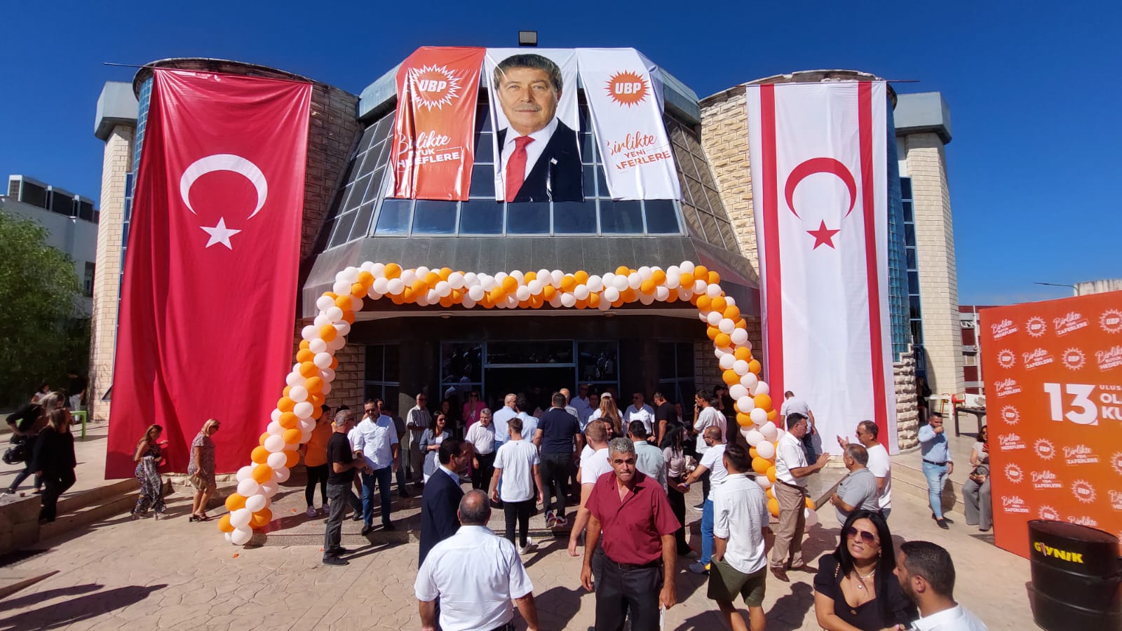 UBP 13’üncü Olağanüstü Kurultayı  11.00’e ertelendi