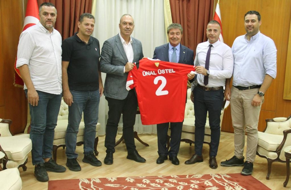 Başbakan Üstel KTFF Başkanı Sertoğlu ve heyetini kabul etti