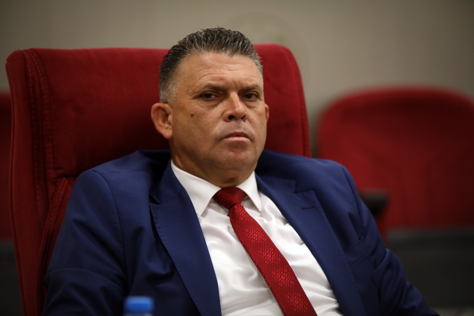 Divan katipliğine, Fırtına Karanfil seçildi