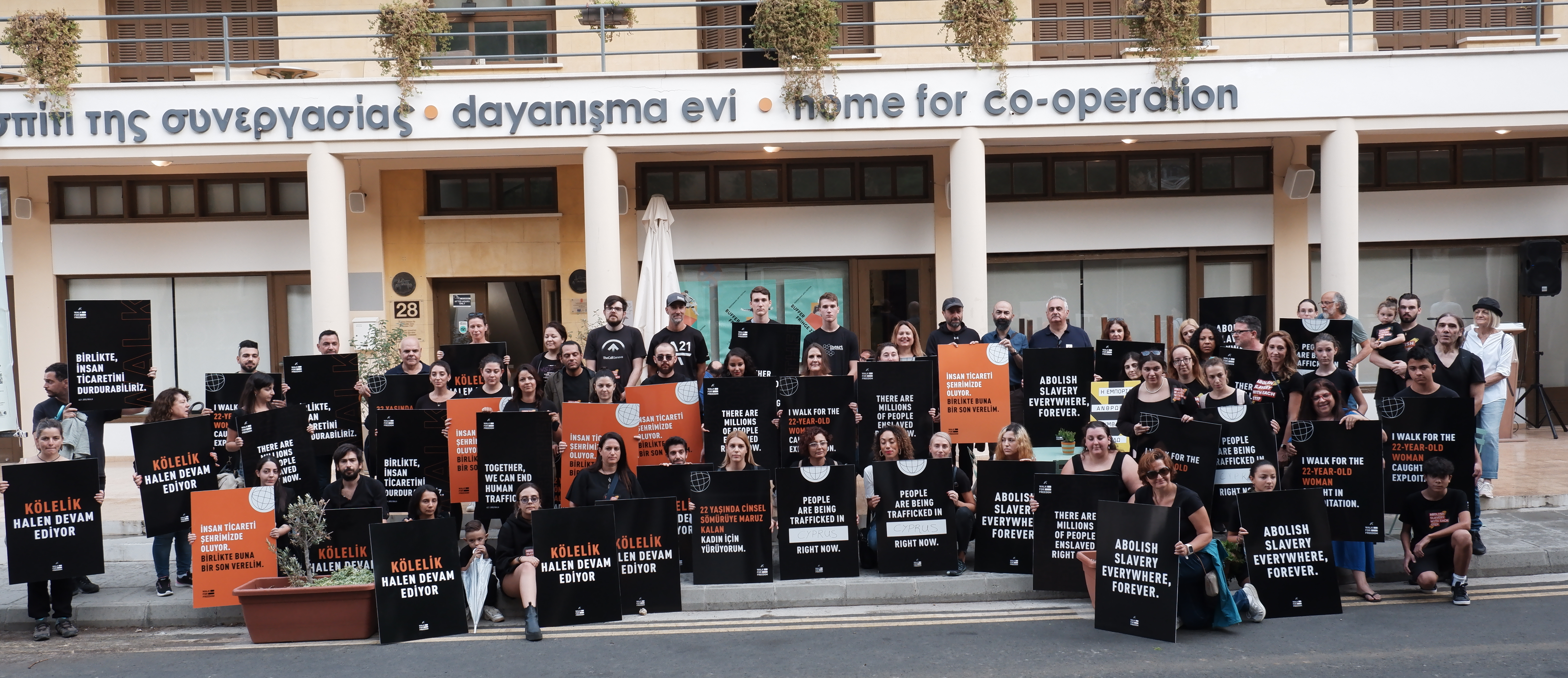İnsan Hakları Platformu insan ticaretiyle mücadele için yürüdü