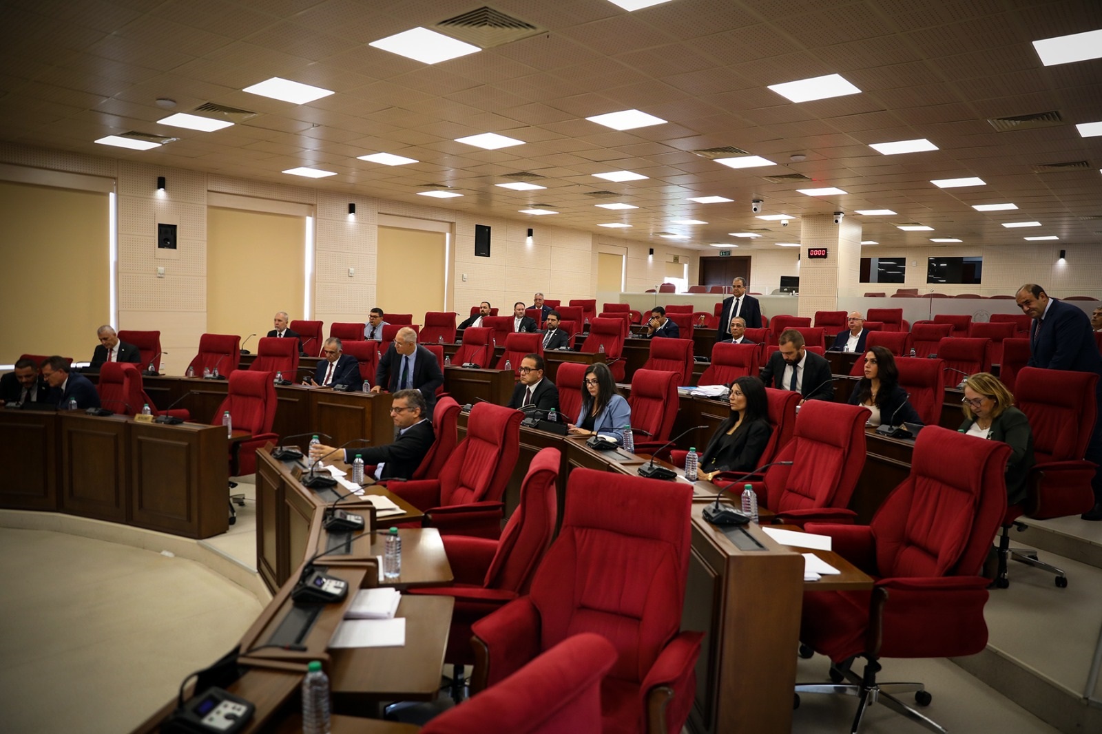 Belediyelerin Birleştirilmesine İlişkin (Özel) (Değişiklik) Yasa Tasarısı oy çokluğuyla, Yabancılar ve Muhaceret Yasa Tasarısı” oy birliğiyle kabul edildi