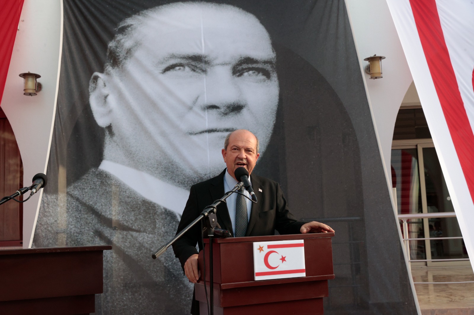 Cumhurbaşkanı Tatar, Kıbrıs Türk Emekli Subaylar Derneği’nin 32. kuruluş yıl dönümü dolayısıyla düzenlenen törene katıldı