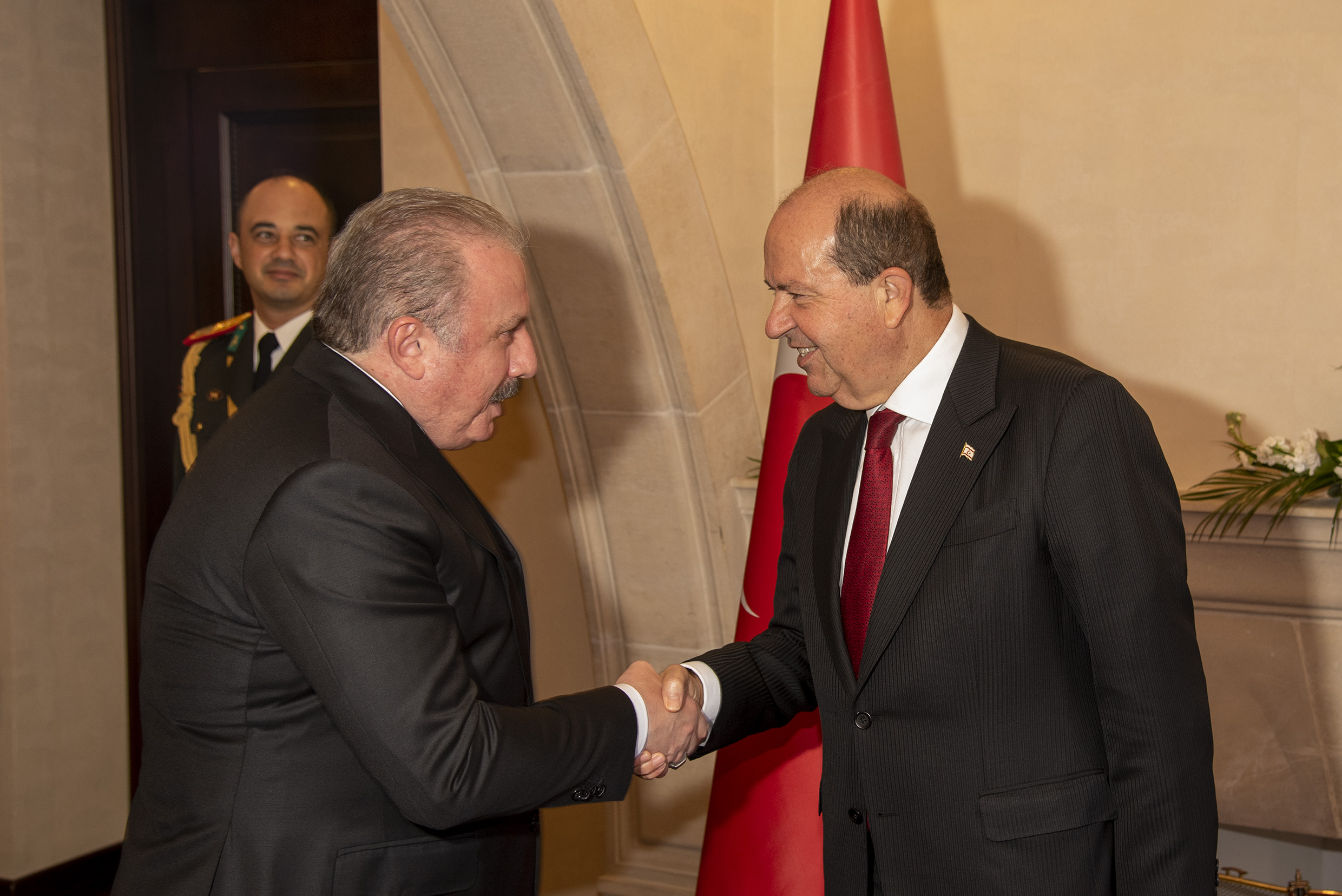 Cumhurbaşkanı Tatar tebrik kabul etti