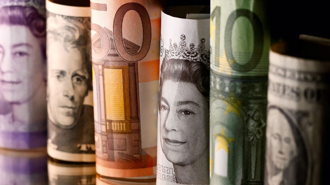 Euro 19,51 liradan, Sterlin 22,65 TL’den işlem görüyor