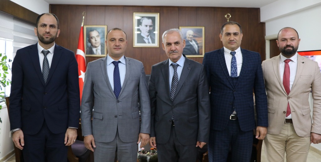 Maliye Bakanı Şan ASBÜ Kuzey Kıbrıs Rektörü’nü kabul etti