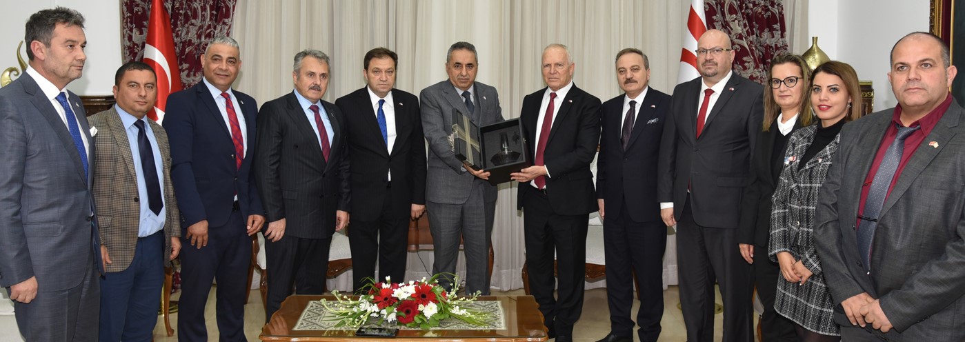 Cumhuriyet Meclisi Başkanı Töre, Türkiye Kamu-Sen’i kabul etti