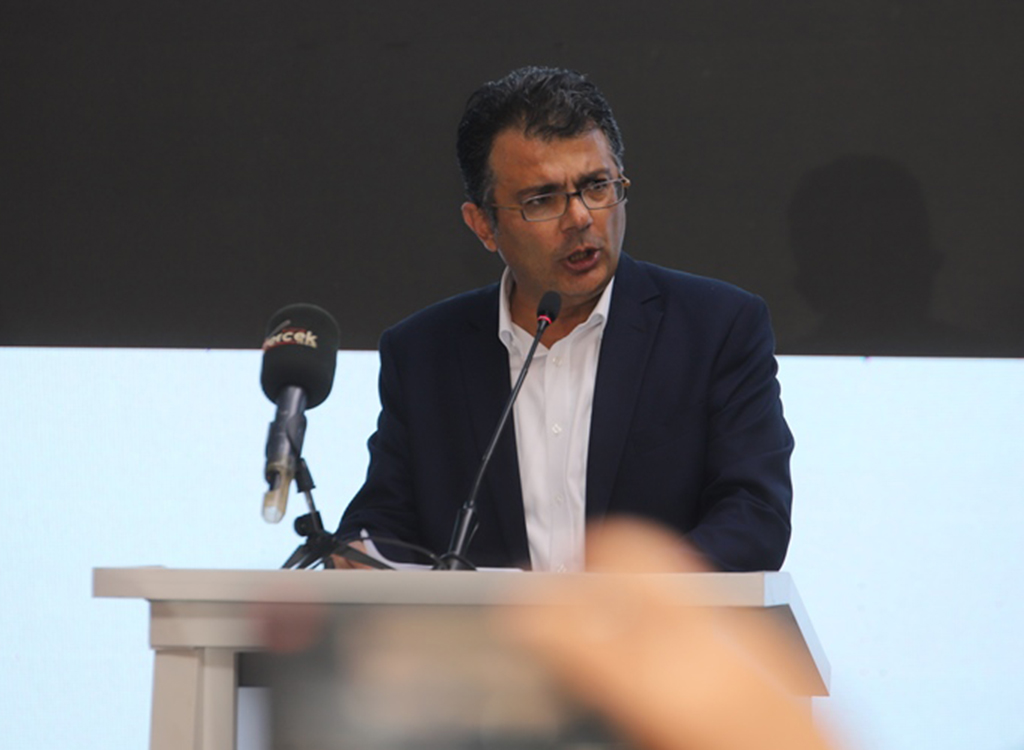Akansoy, hükümeti eleştirdi
