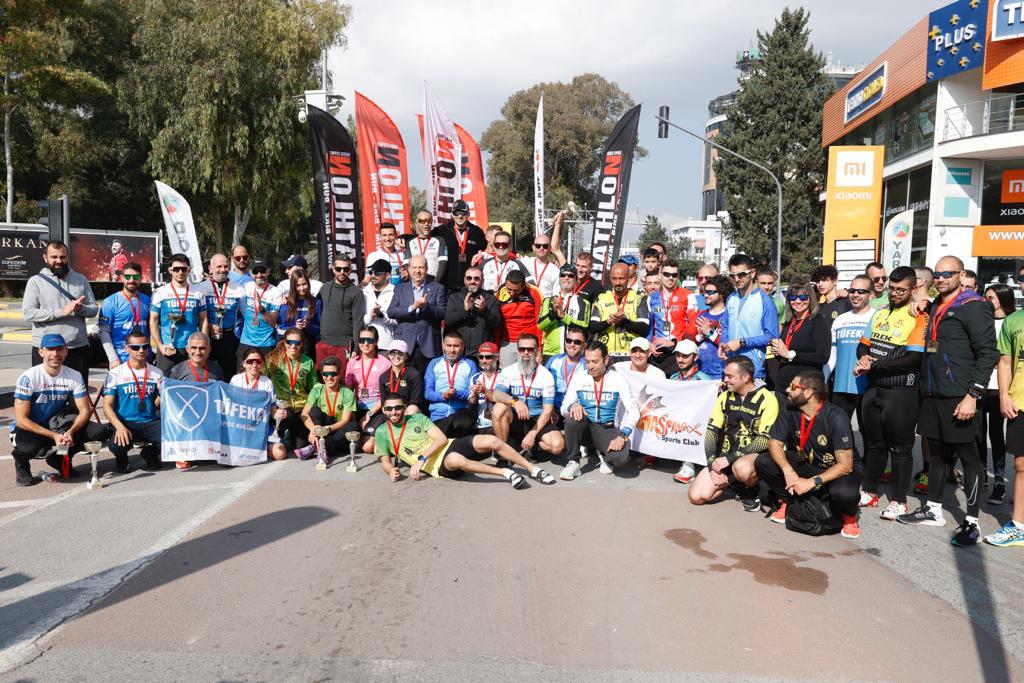 Cumhurbaşkanı Tatar, Lefkoşa’da düzenlenen Duatlon Yarışı Ödül Töreni’ne katıldı